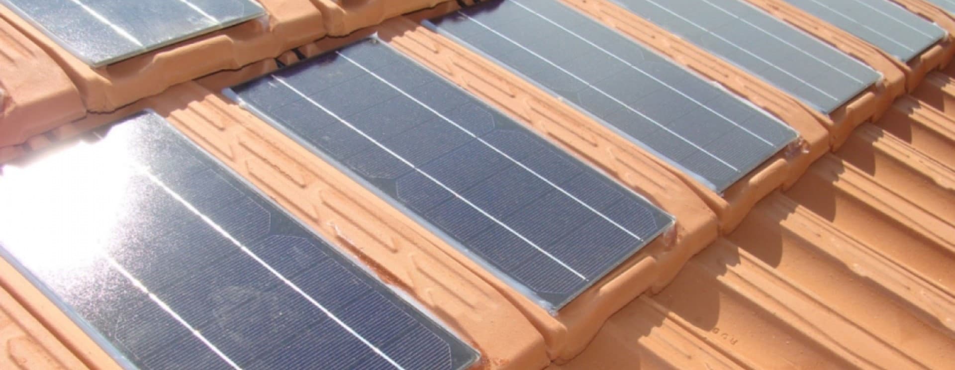 tejado solar con placas solares
